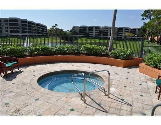 Active With Contract: $1,850 (1 beds, 1 baths, 672 Square Feet)