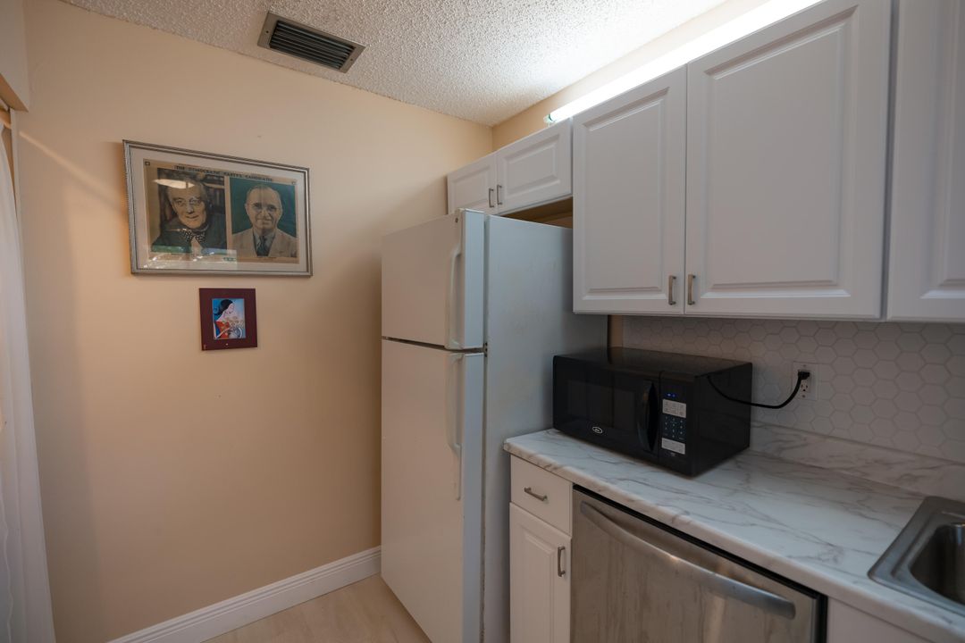 For Sale: $265,000 (2 beds, 2 baths, 1200 Square Feet)