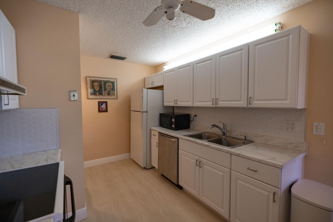 For Sale: $265,000 (2 beds, 2 baths, 1200 Square Feet)