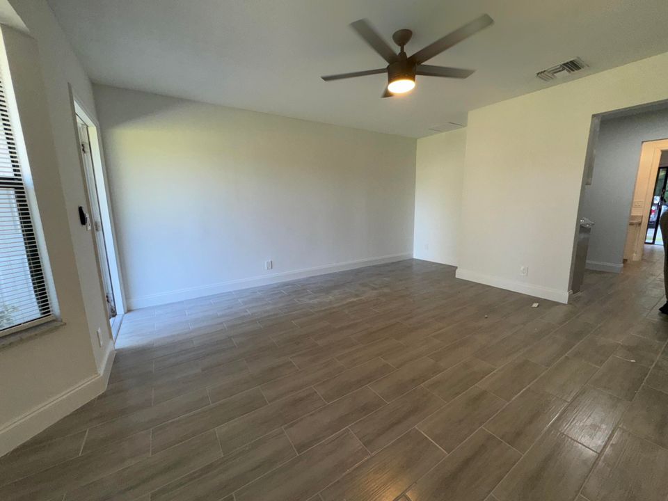 Active With Contract: $1,700 (1 beds, 1 baths, 669 Square Feet)