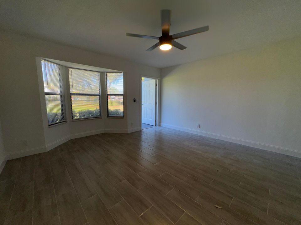 Active With Contract: $1,700 (1 beds, 1 baths, 669 Square Feet)