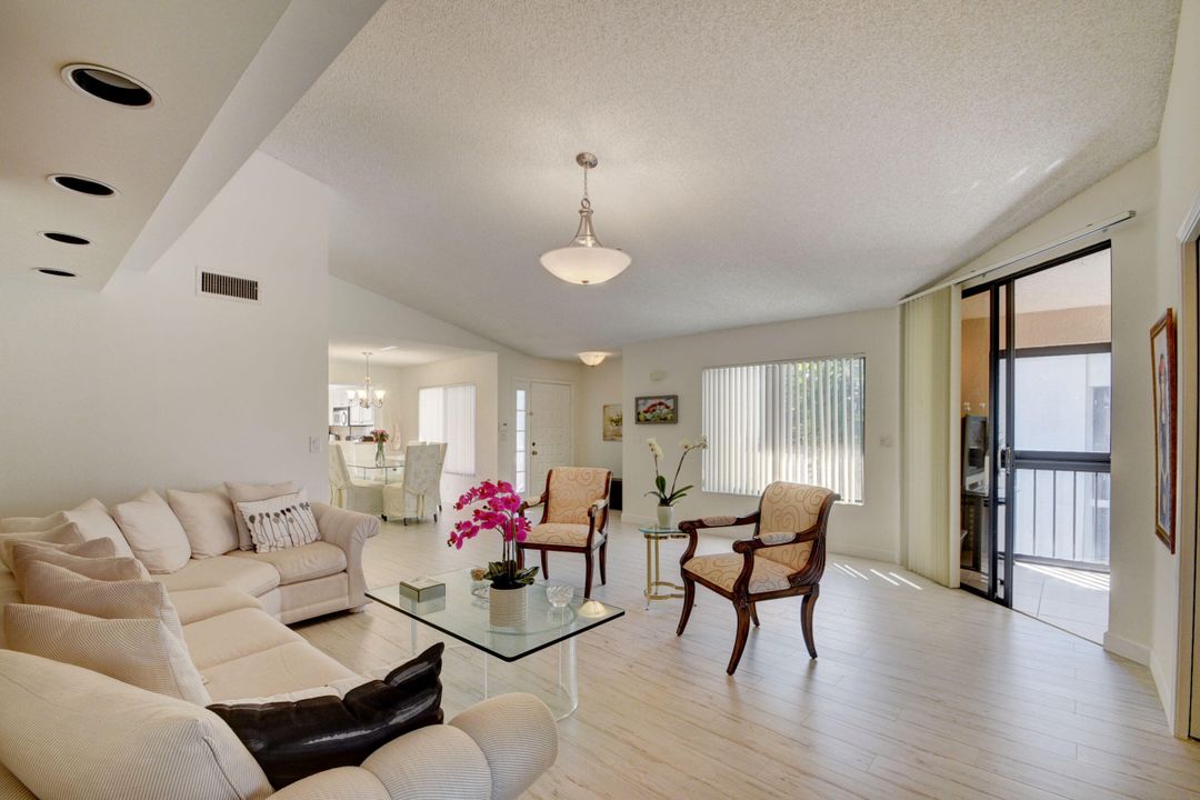 For Sale: $419,500 (2 beds, 2 baths, 1728 Square Feet)