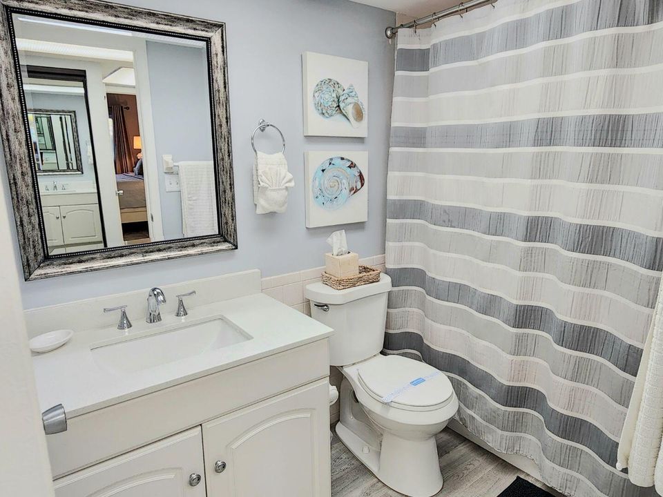 For Sale: $299,000 (1 beds, 1 baths, 689 Square Feet)