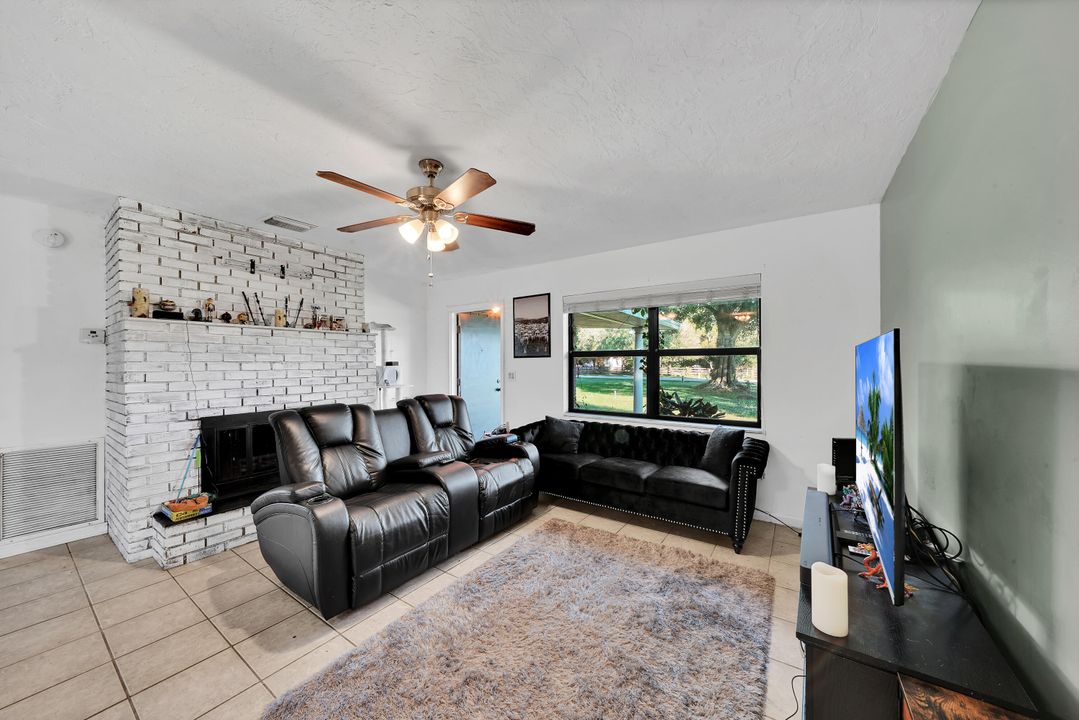 For Sale: $449,000 (3 beds, 2 baths, 1710 Square Feet)