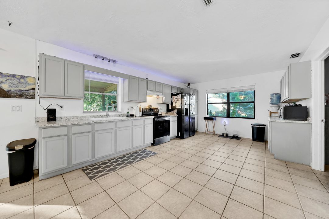 For Sale: $449,000 (3 beds, 2 baths, 1710 Square Feet)