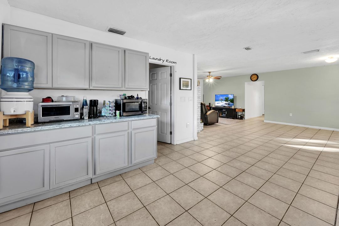 For Sale: $449,000 (3 beds, 2 baths, 1710 Square Feet)