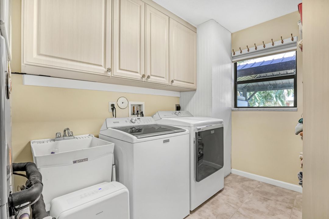 For Sale: $655,000 (3 beds, 2 baths, 1667 Square Feet)