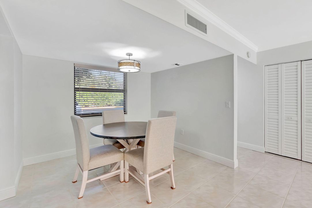 For Sale: $369,000 (2 beds, 2 baths, 1308 Square Feet)