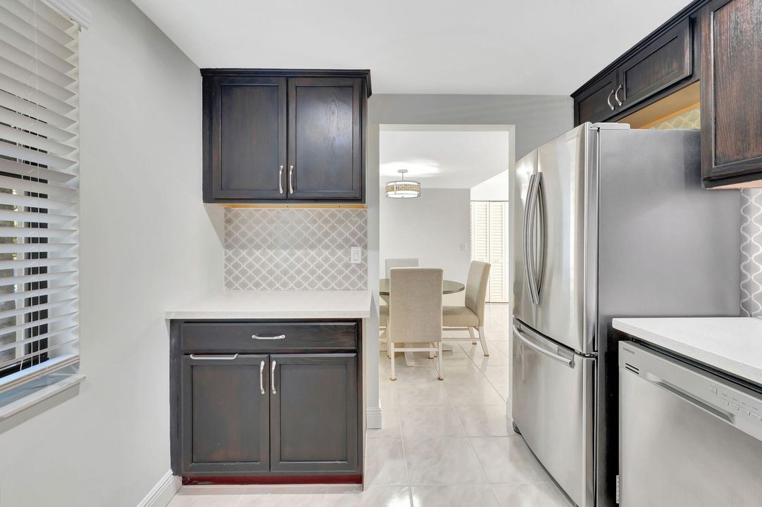 For Sale: $369,000 (2 beds, 2 baths, 1308 Square Feet)