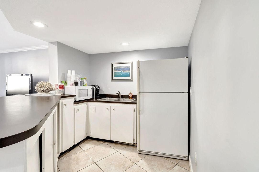 For Sale: $369,000 (2 beds, 2 baths, 1308 Square Feet)