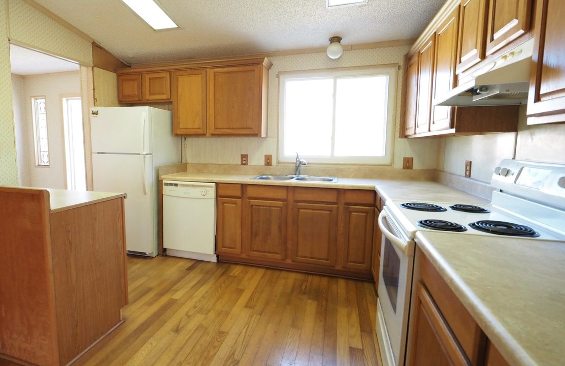 Active With Contract: $87,500 (2 beds, 2 baths, 1338 Square Feet)