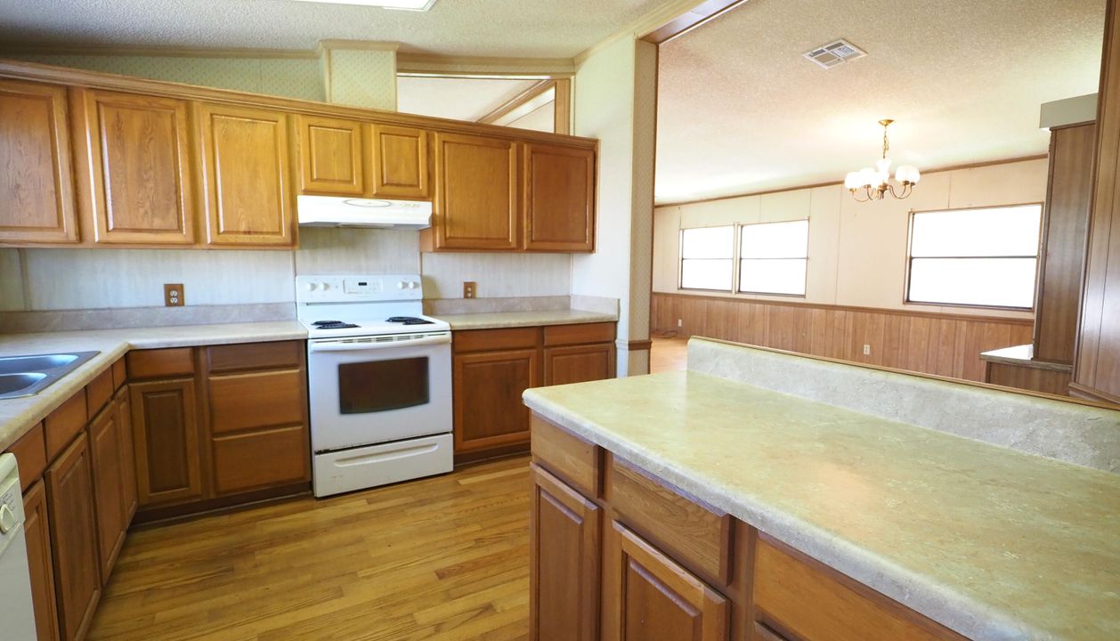 Active With Contract: $87,500 (2 beds, 2 baths, 1338 Square Feet)