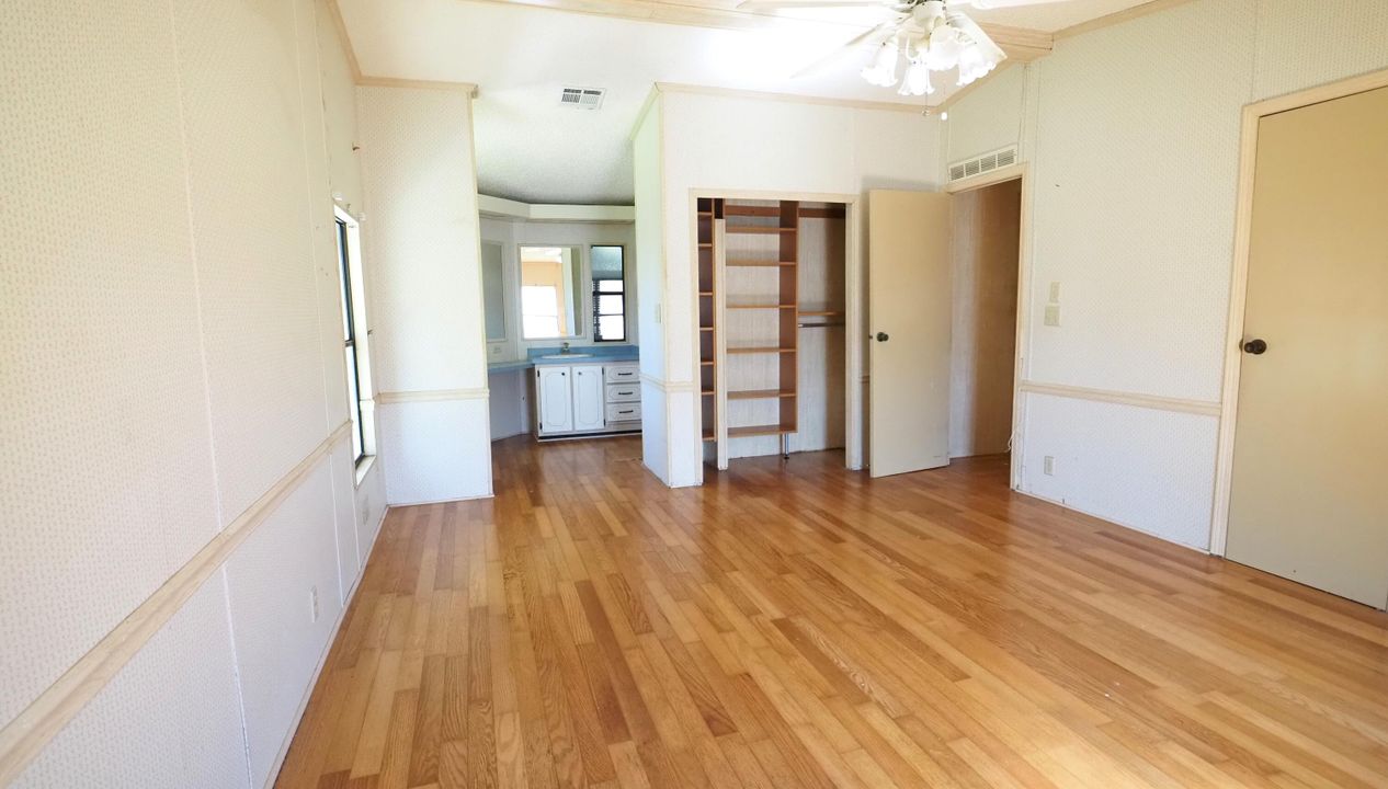 Active With Contract: $87,500 (2 beds, 2 baths, 1338 Square Feet)