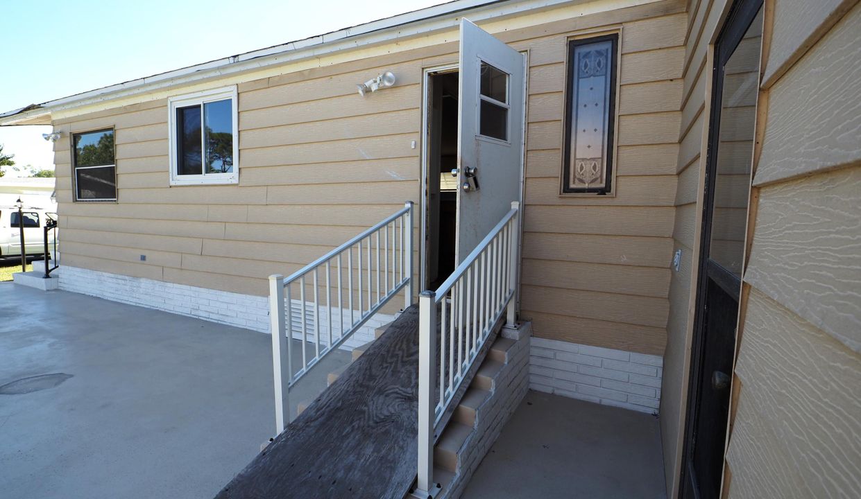 Active With Contract: $87,500 (2 beds, 2 baths, 1338 Square Feet)