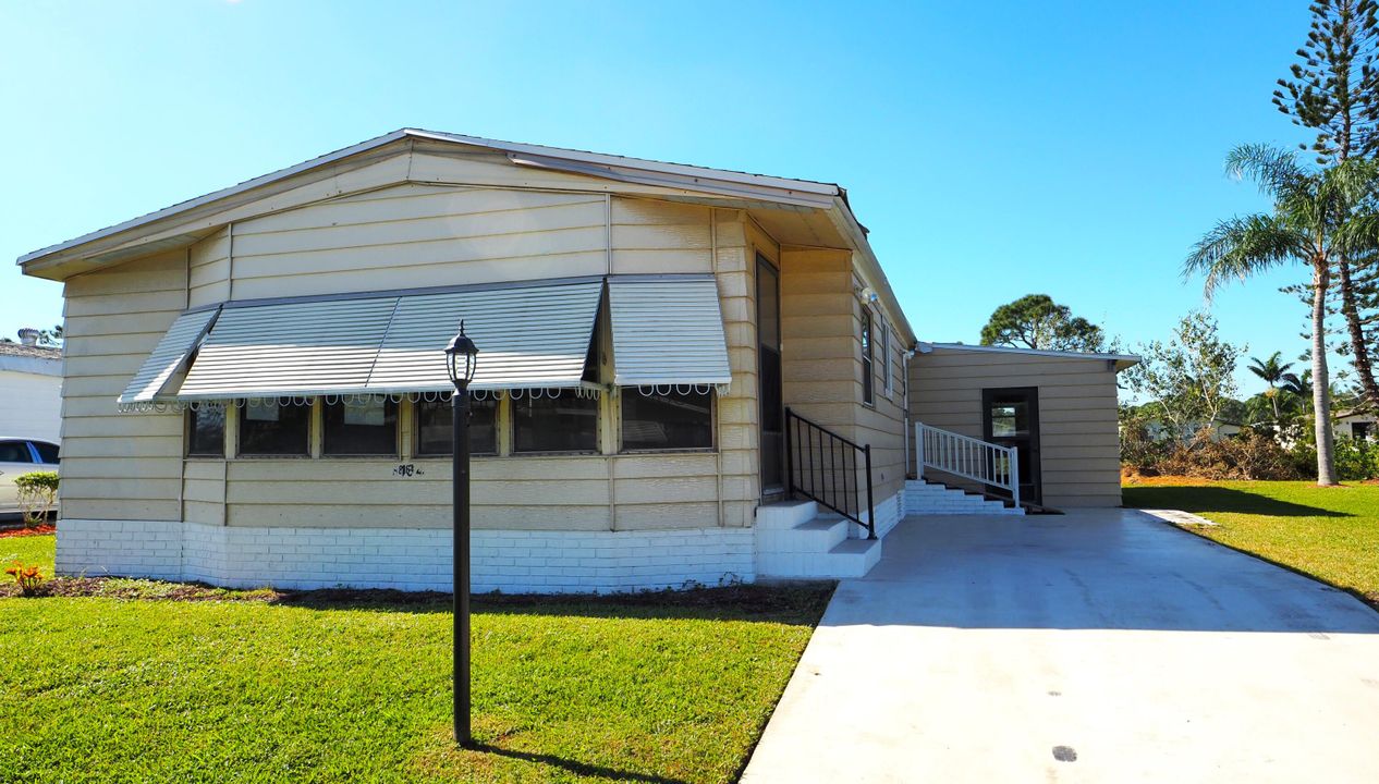 Active With Contract: $87,500 (2 beds, 2 baths, 1338 Square Feet)