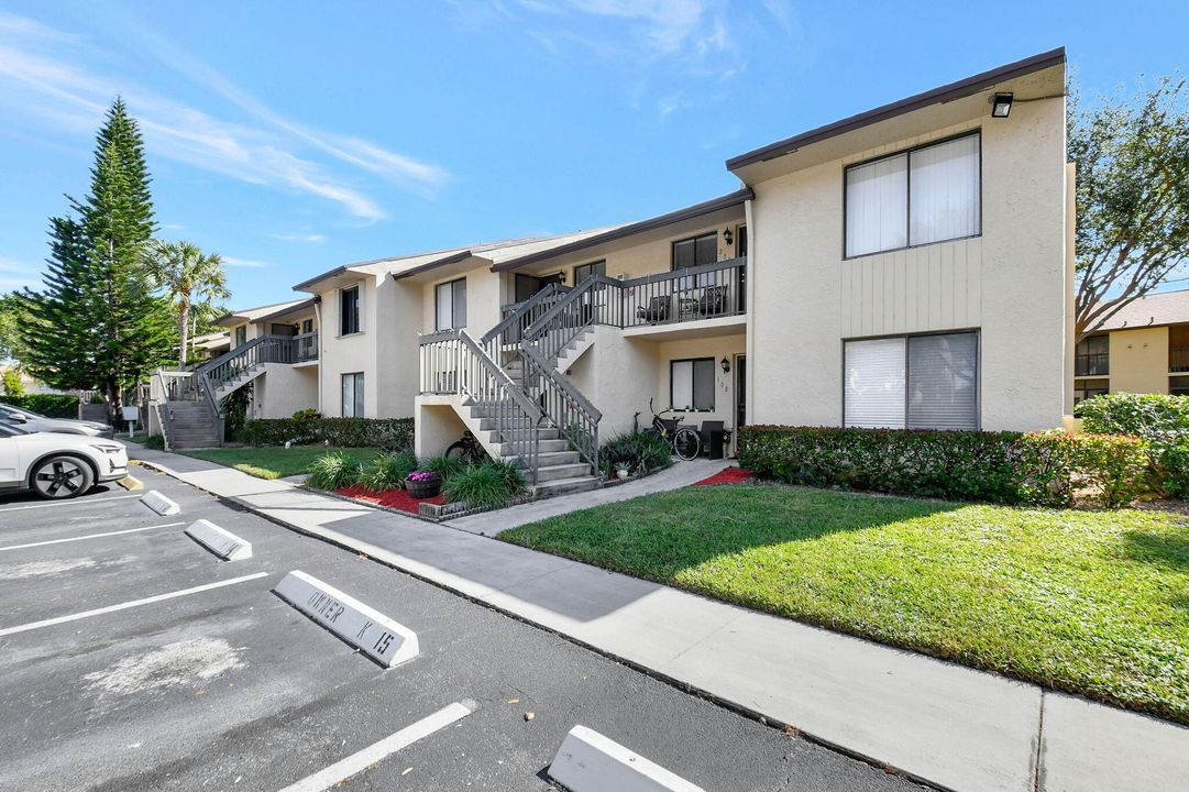 Active With Contract: $2,250 (2 beds, 2 baths, 950 Square Feet)