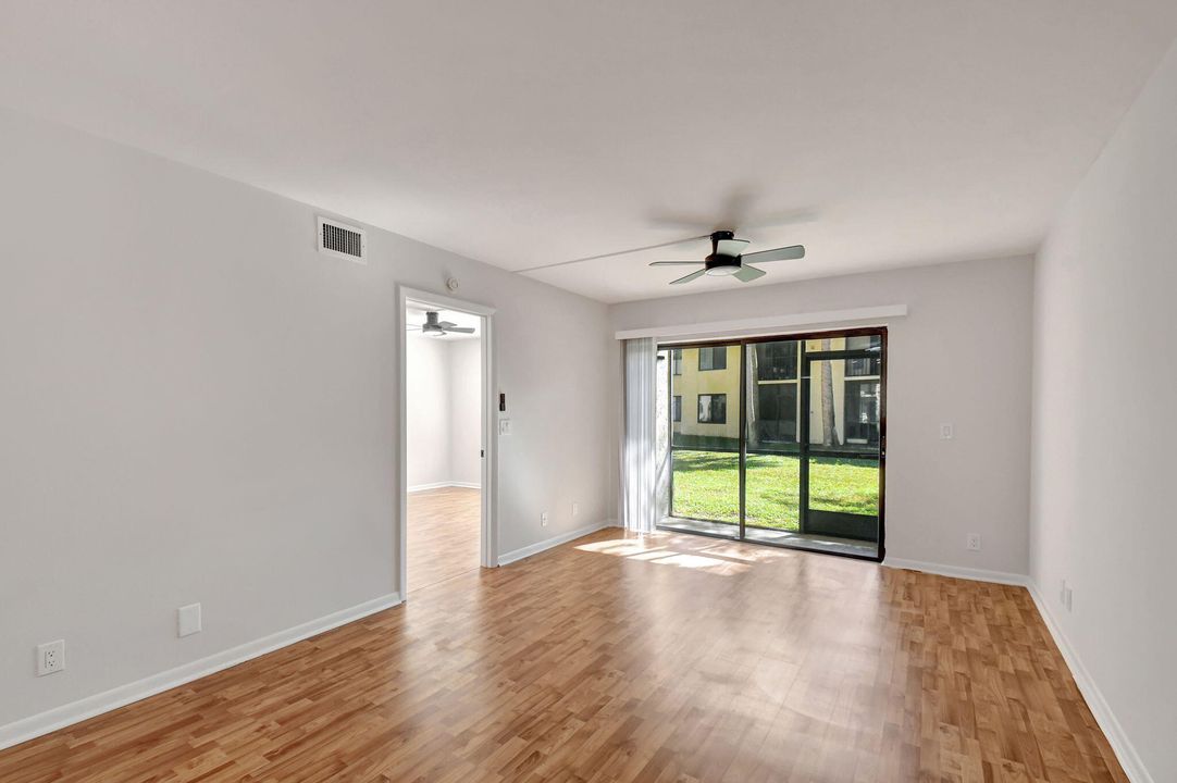 Active With Contract: $2,250 (2 beds, 2 baths, 950 Square Feet)