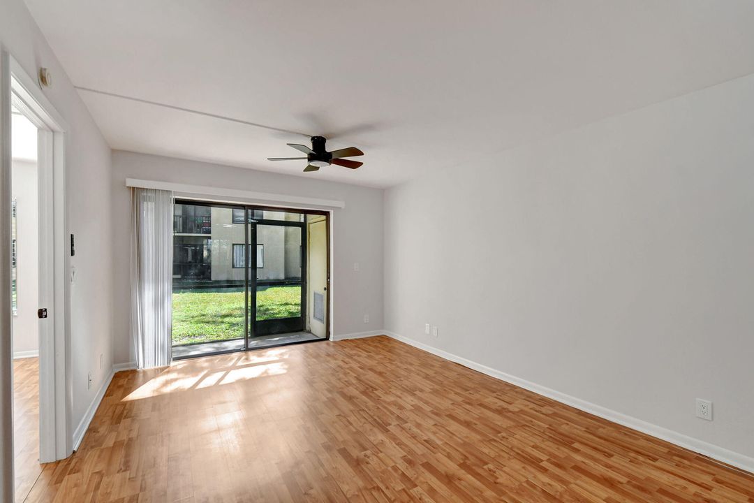 Active With Contract: $2,250 (2 beds, 2 baths, 950 Square Feet)