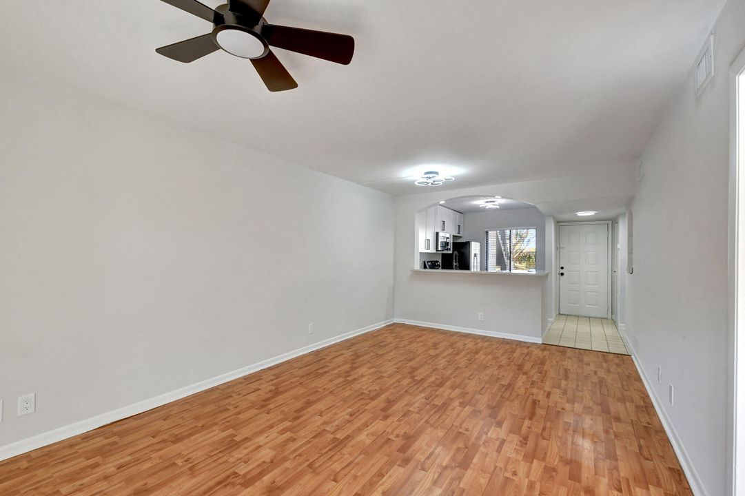 Active With Contract: $2,250 (2 beds, 2 baths, 950 Square Feet)