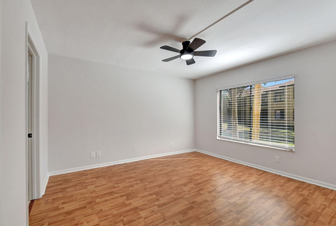 Active With Contract: $2,250 (2 beds, 2 baths, 950 Square Feet)