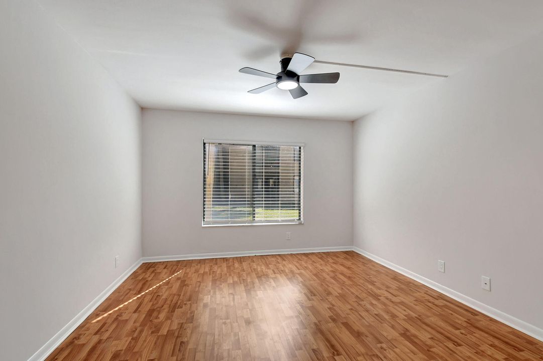 Active With Contract: $2,250 (2 beds, 2 baths, 950 Square Feet)