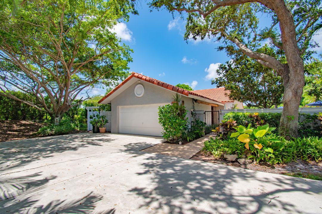 For Sale: $700,000 (3 beds, 2 baths, 1850 Square Feet)