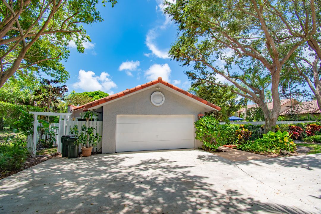 For Sale: $700,000 (3 beds, 2 baths, 1850 Square Feet)