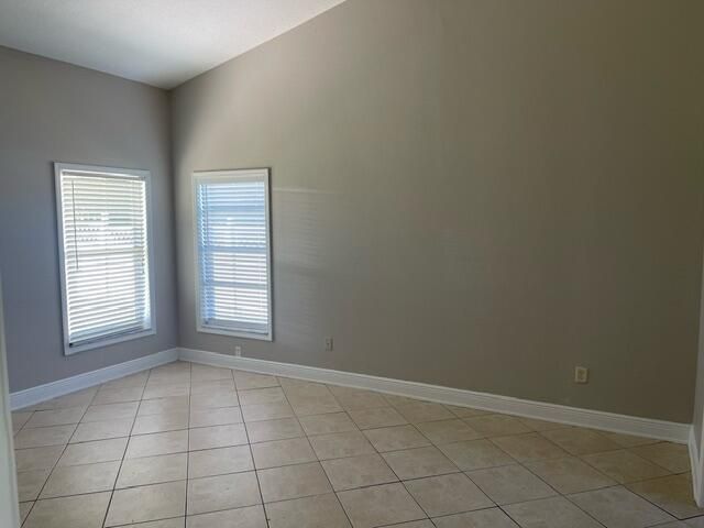 For Rent: $2,700 (3 beds, 2 baths, 2022 Square Feet)