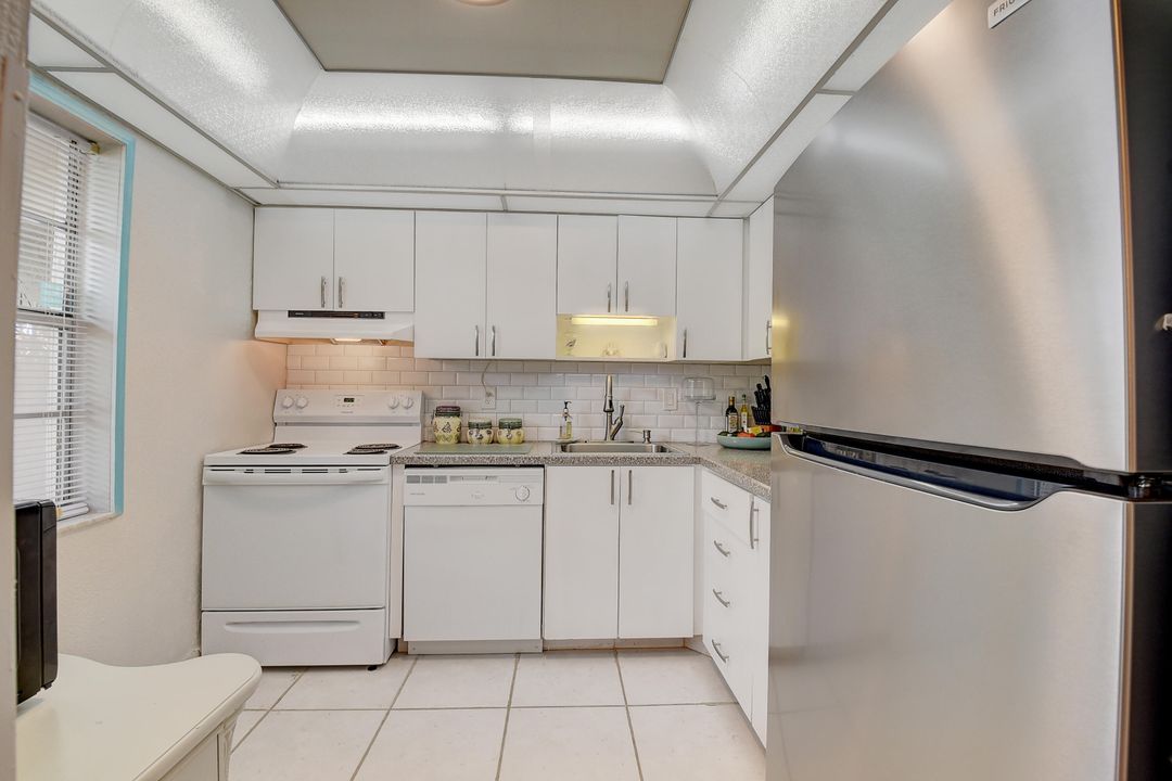 For Sale: $145,000 (2 beds, 2 baths, 925 Square Feet)