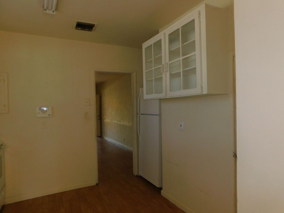 For Sale: $224,900 (2 beds, 1 baths, 875 Square Feet)