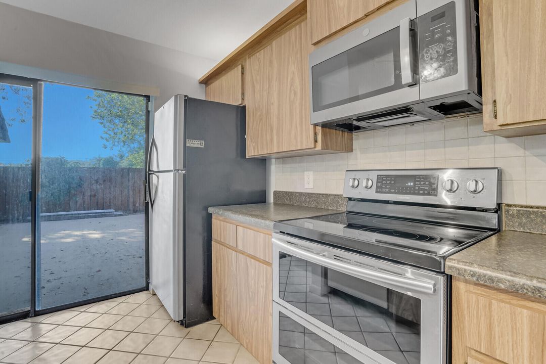 For Sale: $309,900 (2 beds, 2 baths, 1236 Square Feet)