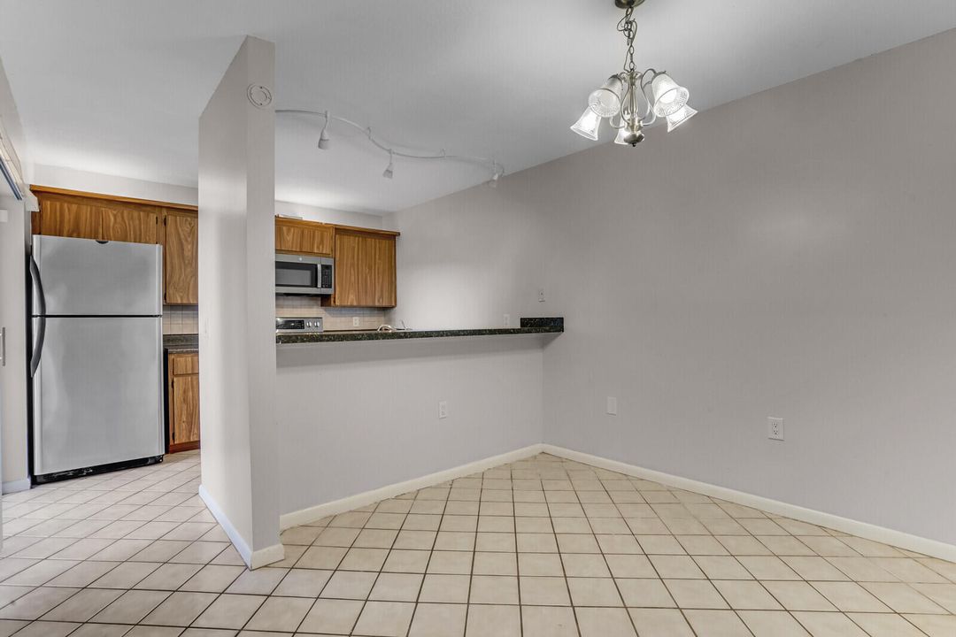 For Sale: $309,900 (2 beds, 2 baths, 1236 Square Feet)