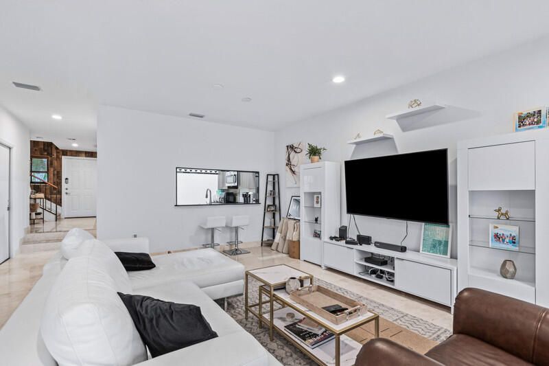 For Sale: $625,000 (2 beds, 2 baths, 1591 Square Feet)