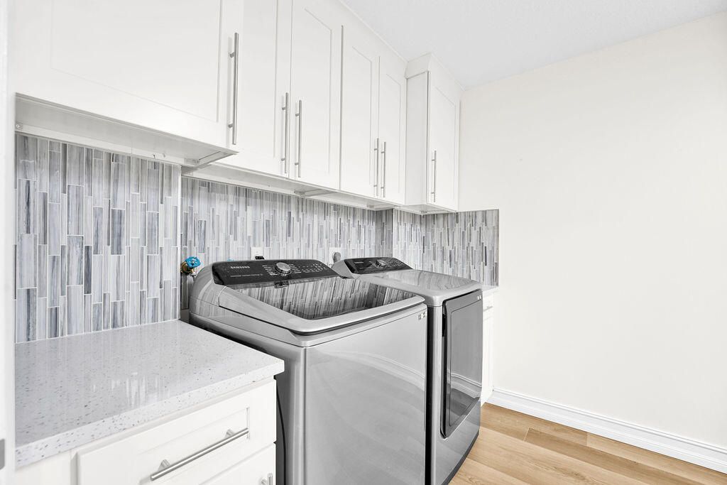 For Sale: $289,000 (2 beds, 2 baths, 1442 Square Feet)