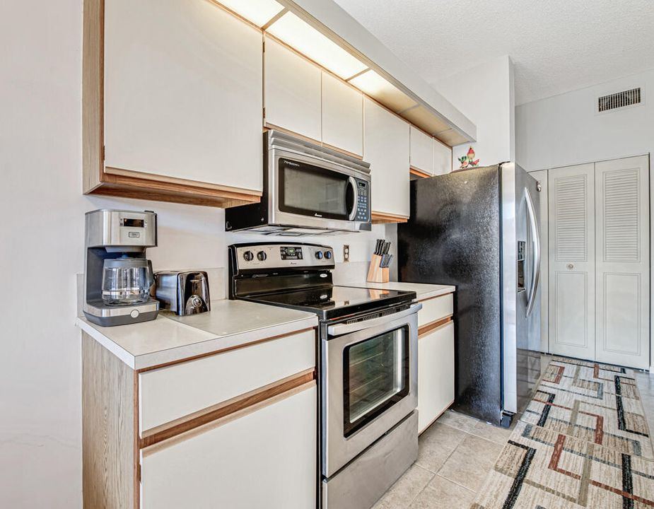 For Sale: $349,000 (2 beds, 2 baths, 1487 Square Feet)