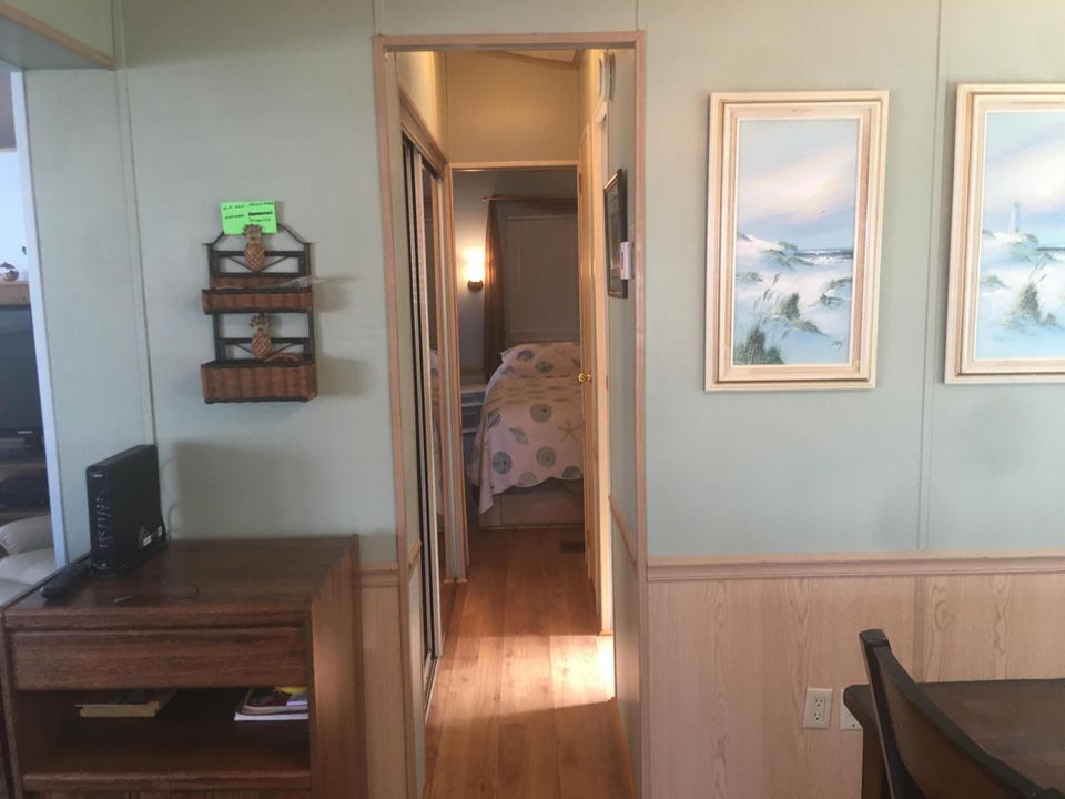 For Sale: $249,500 (1 beds, 1 baths, 402 Square Feet)