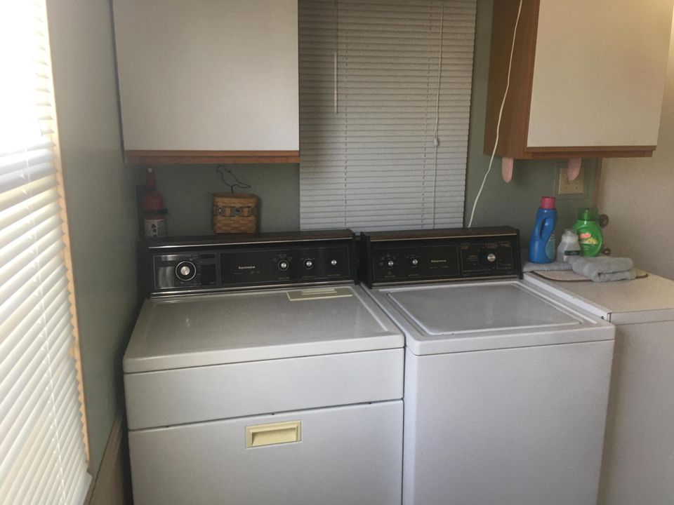 For Sale: $249,500 (1 beds, 1 baths, 402 Square Feet)