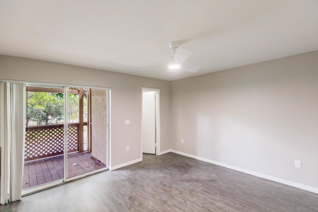 For Sale: $229,000 (2 beds, 2 baths, 904 Square Feet)