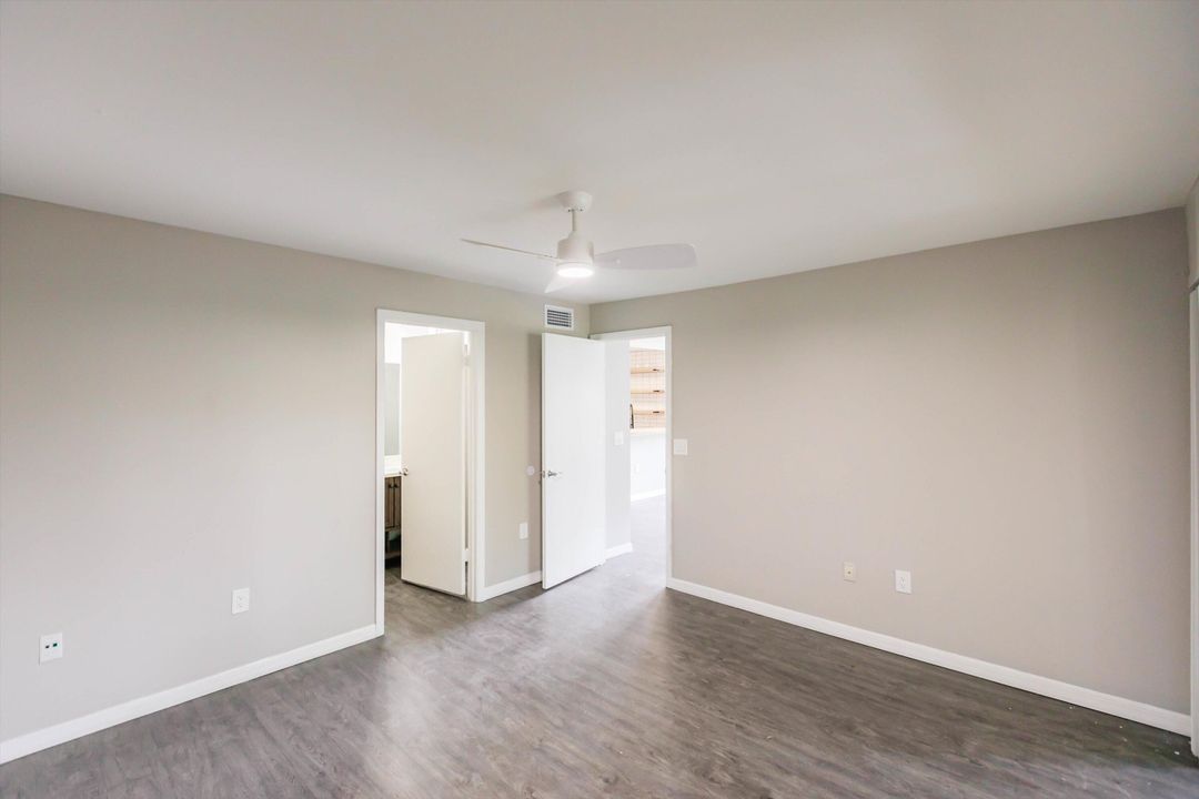 For Sale: $229,000 (2 beds, 2 baths, 904 Square Feet)