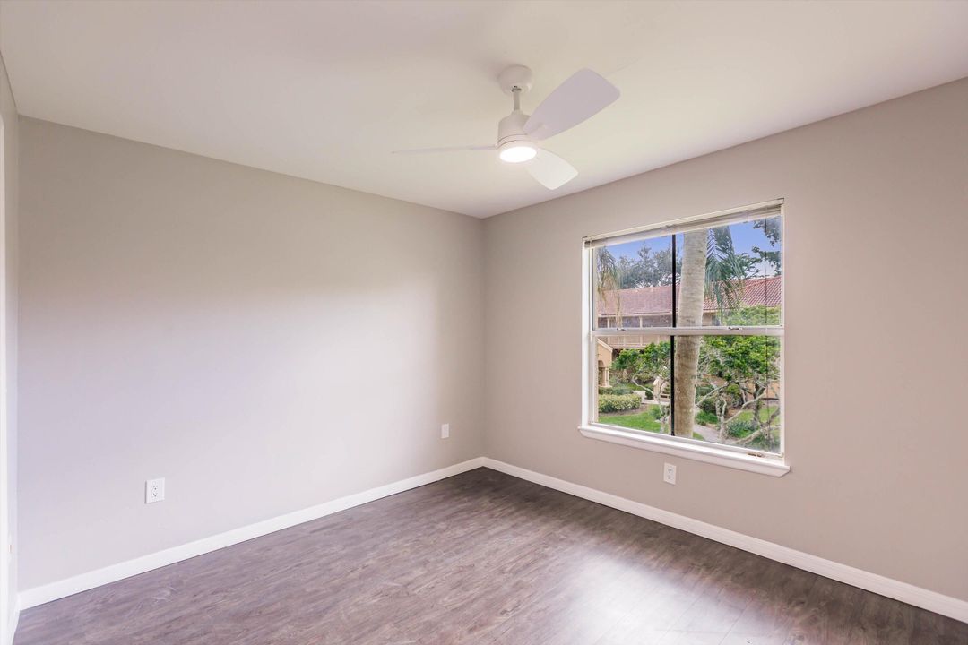 For Sale: $229,000 (2 beds, 2 baths, 904 Square Feet)