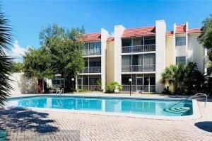 Active With Contract: $179,000 (2 beds, 2 baths, 847 Square Feet)