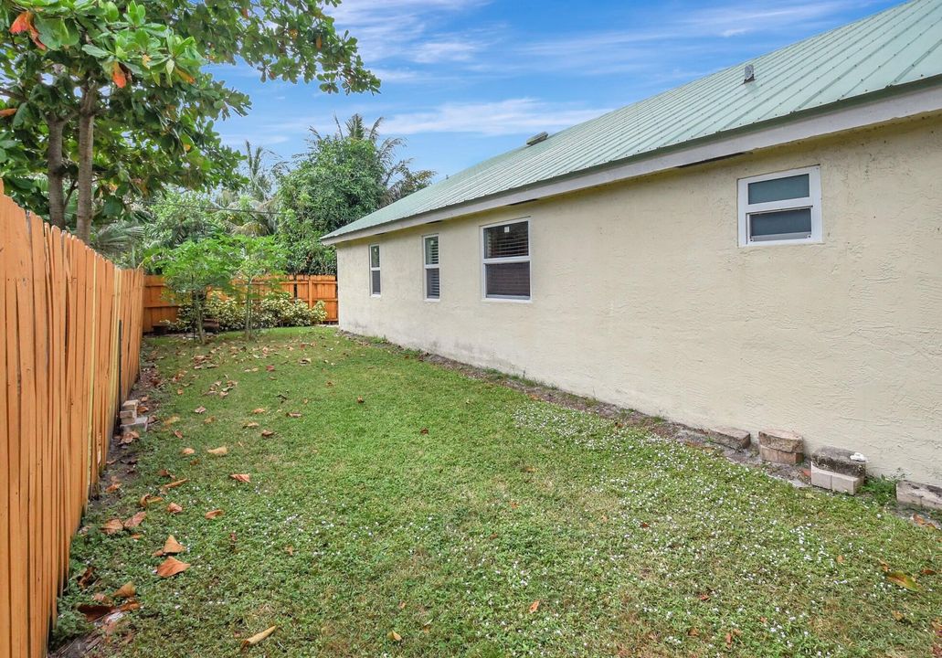 For Sale: $640,000 (3 beds, 2 baths, 1760 Square Feet)