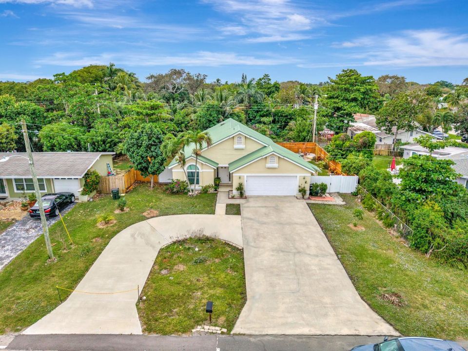 For Sale: $640,000 (3 beds, 2 baths, 1760 Square Feet)