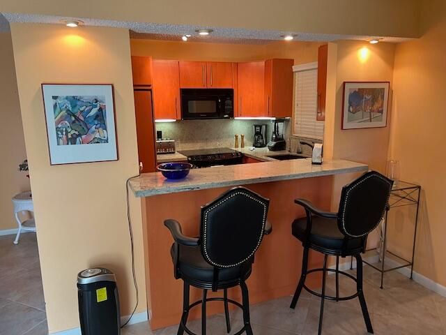 For Sale: $120,000 (1 beds, 1 baths, 703 Square Feet)