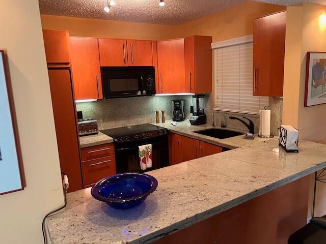 For Sale: $120,000 (1 beds, 1 baths, 703 Square Feet)