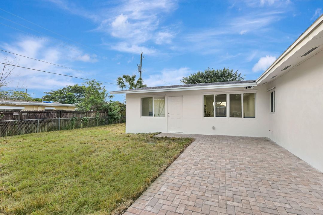 For Sale: $500,000 (4 beds, 2 baths, 1821 Square Feet)