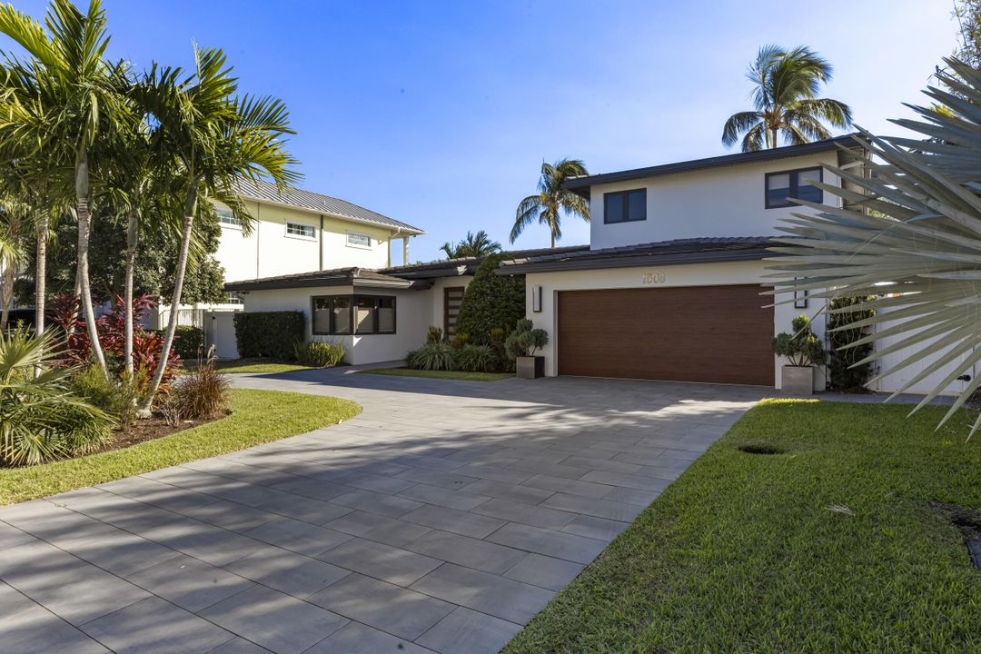 For Sale: $2,850,000 (3 beds, 3 baths, 2378 Square Feet)