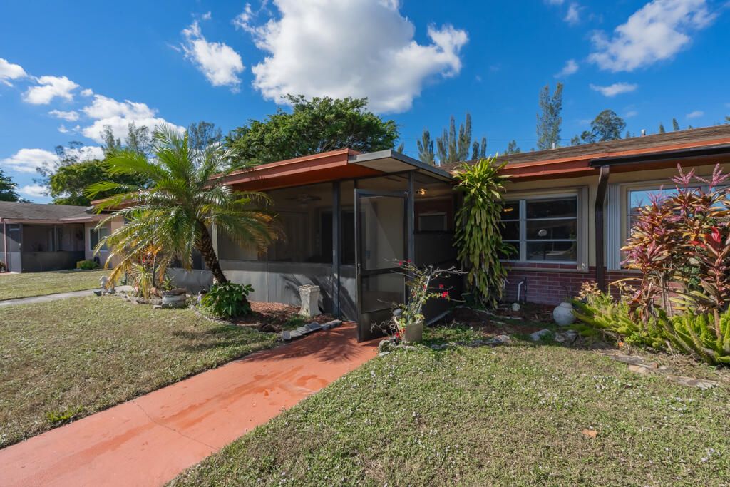 For Sale: $265,000 (2 beds, 2 baths, 1200 Square Feet)