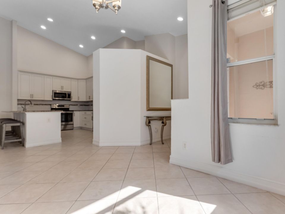 Active With Contract: $3,400 (3 beds, 2 baths, 1632 Square Feet)