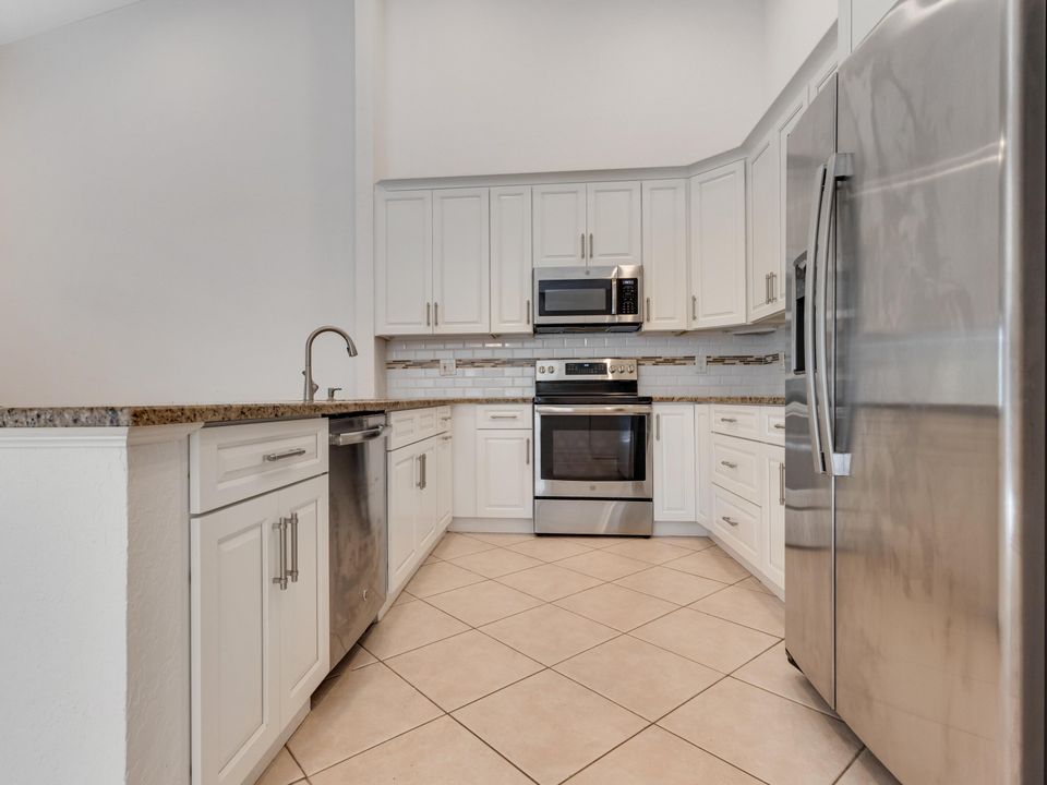 Active With Contract: $3,400 (3 beds, 2 baths, 1632 Square Feet)